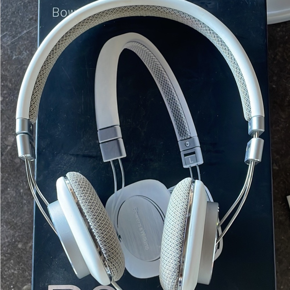 Bowers and Wilkins P3 Headphones